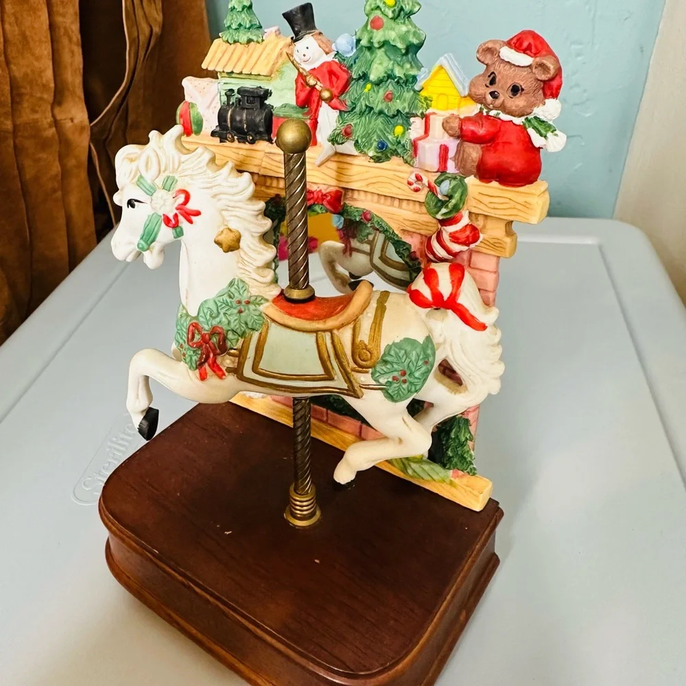 Brinns Vintage Christmas Carousel Colorful Vibrant Music Box